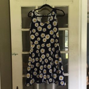 Brand: Almost Famous Size:Large